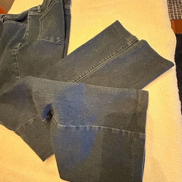 Brooke Shields dark blue size 12 jeans stretchy 5 pocket boot cut - Picture 5 of 9